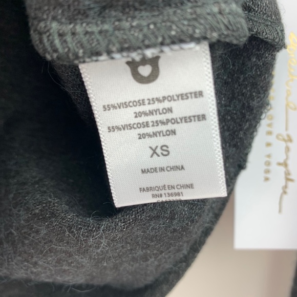 Spiritual Gangsta Love Sweater Junior XS Shirt Top - Picture 4 of 9